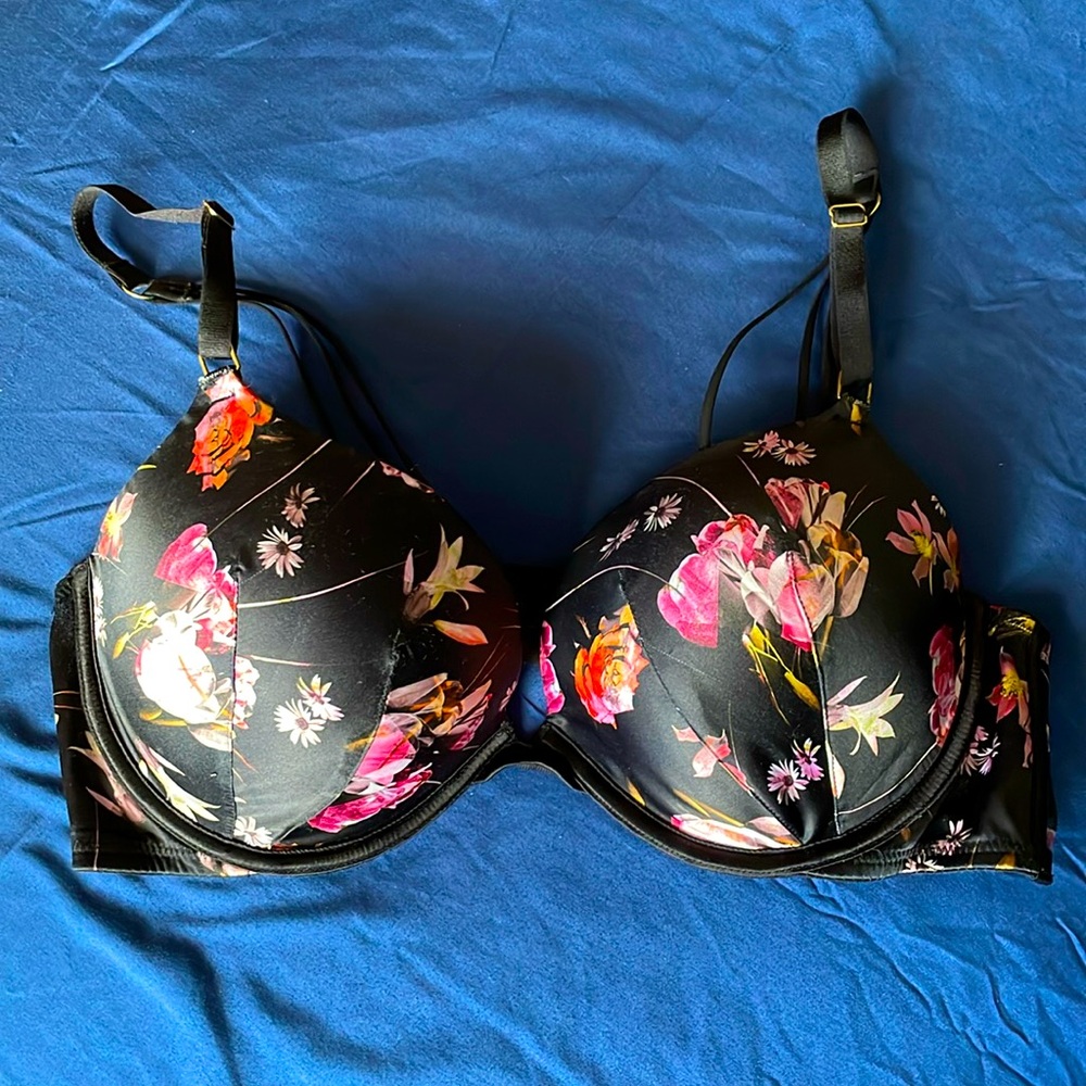 Victoria’s Secret Very Sexy strappy black floral push-up bra 38C